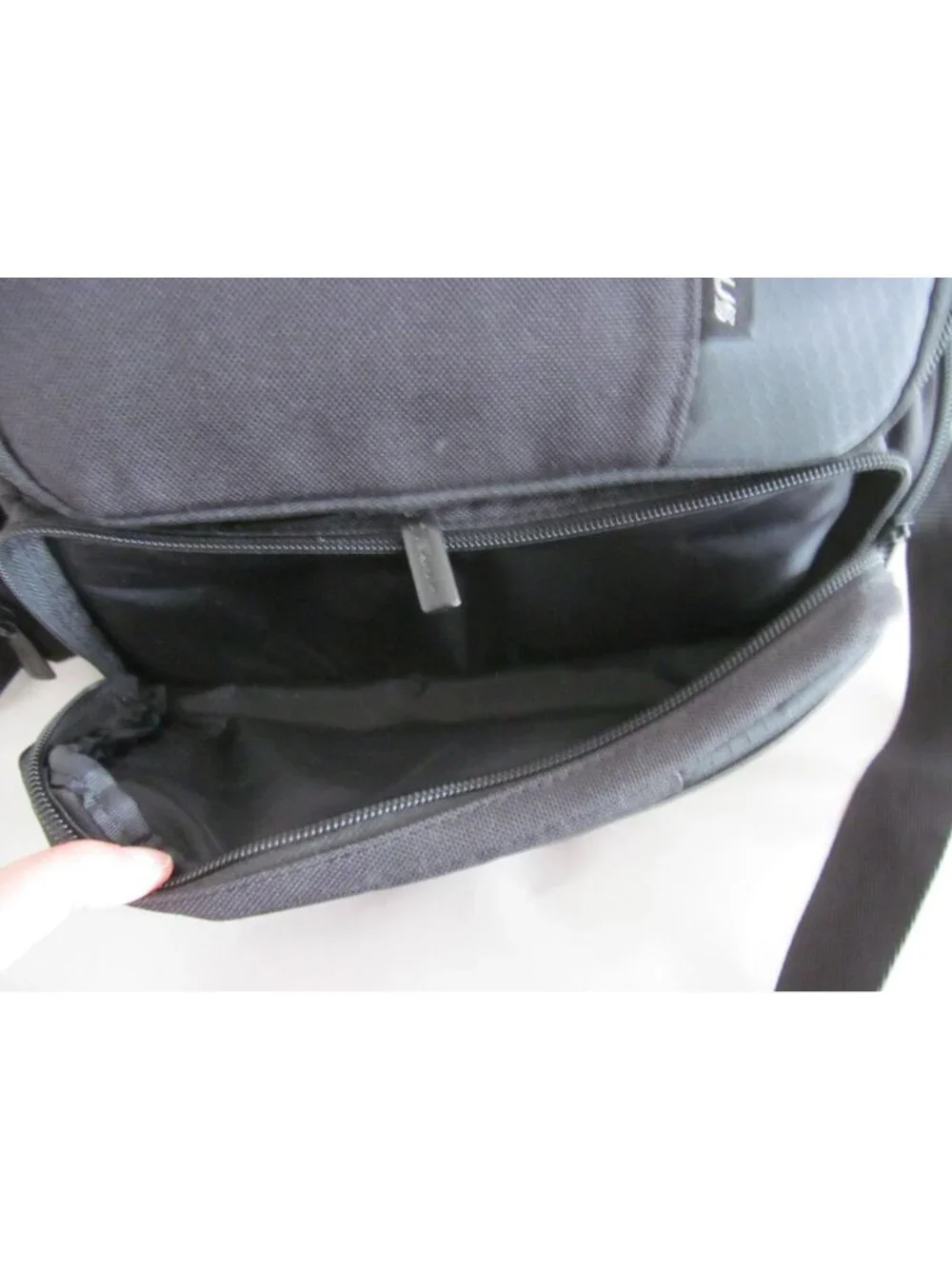 Targus Black Camera Bag with Adjustable Detachable Strap Multiple Compartments